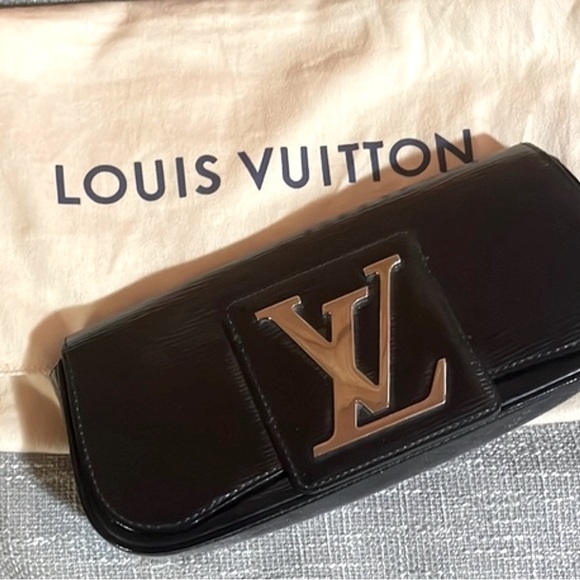 Louis Vuitton Epi Black Patent Leather Clutch Bag with Large LV logo / 10” x 5” - Picture 2 of 7